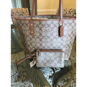 Coach - City Tote and Wallet in Signature Print